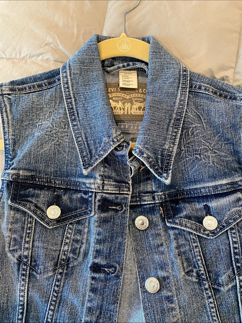 Levi's Distressed Indigo Denim Vest - Picture 6 of 6